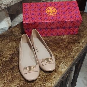 Tory Burch Women's Cream Flats with Gold Logo
